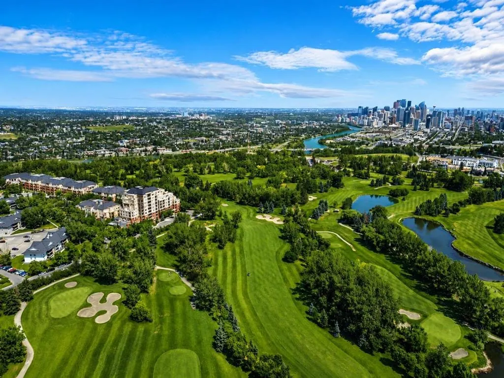 4 Hemlock Crescent SW #404