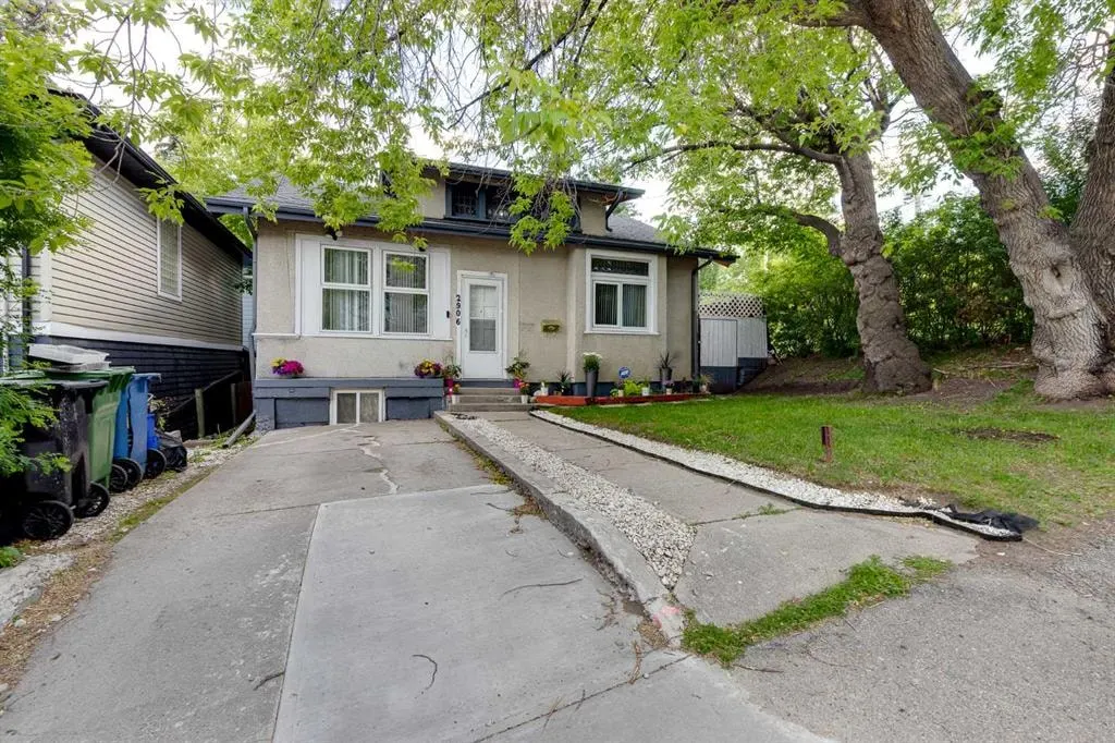 2906 17 Street SW