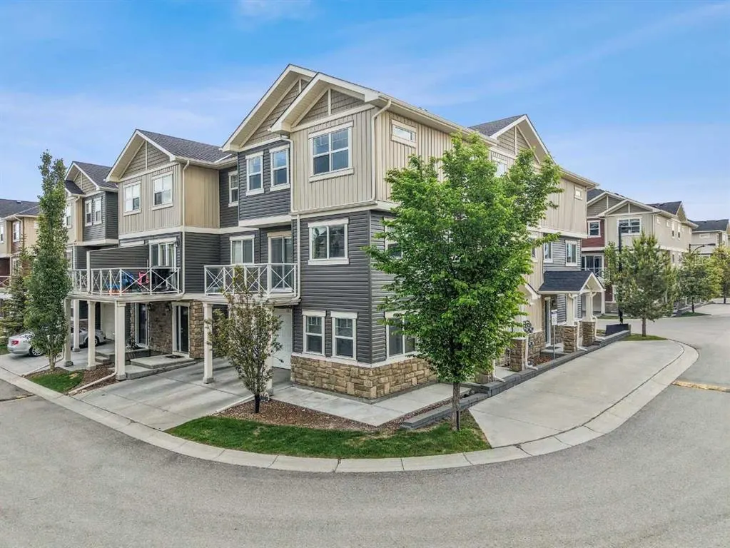 905 Skyview Ranch Grove NE