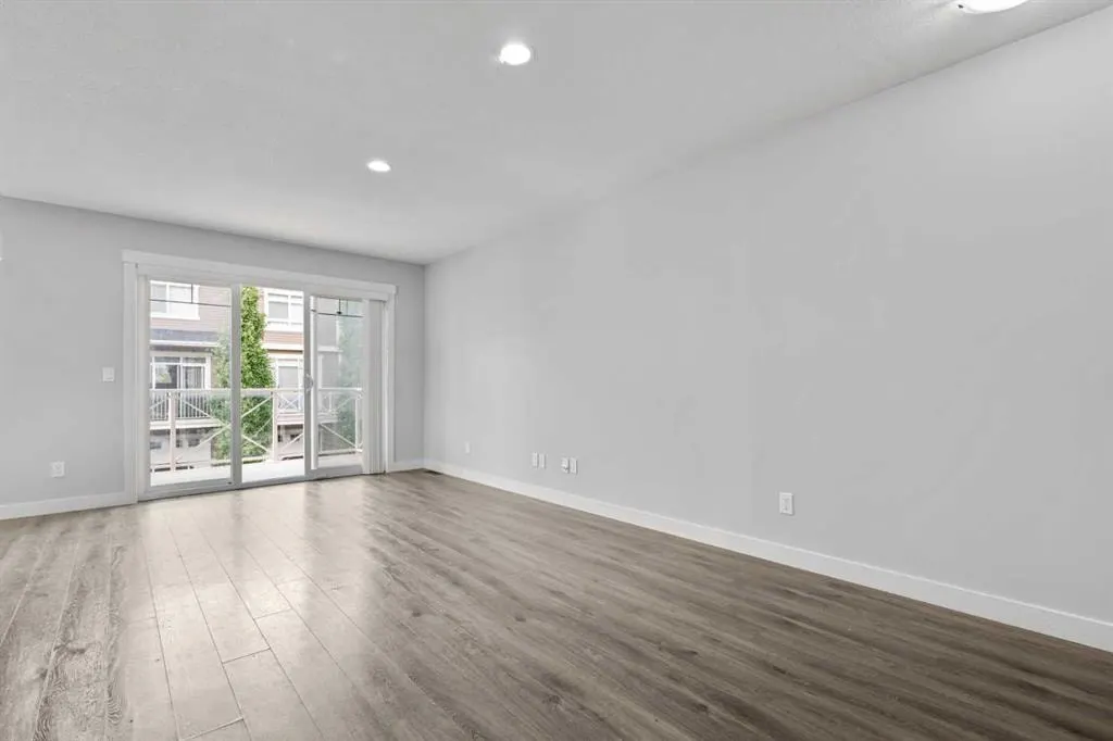 905 Skyview Ranch Grove NE