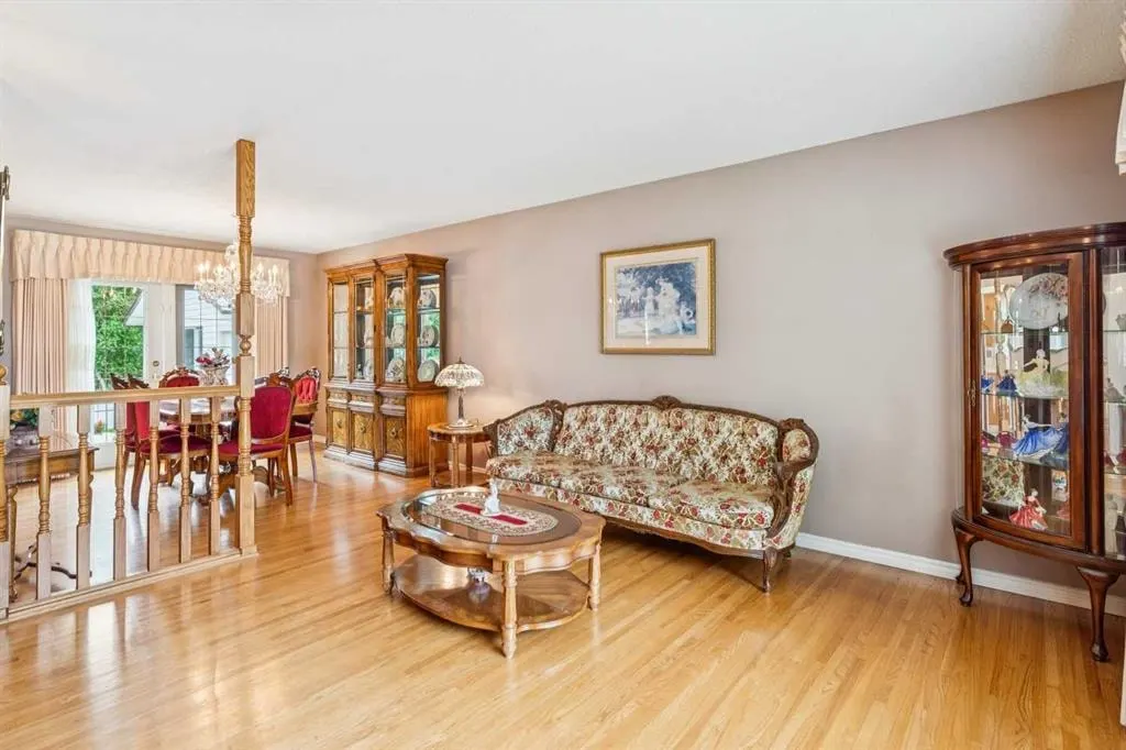 5036 Vallance Crescent NW