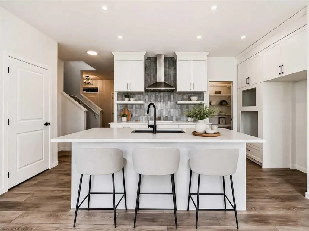 310 Montrose Crescent SE