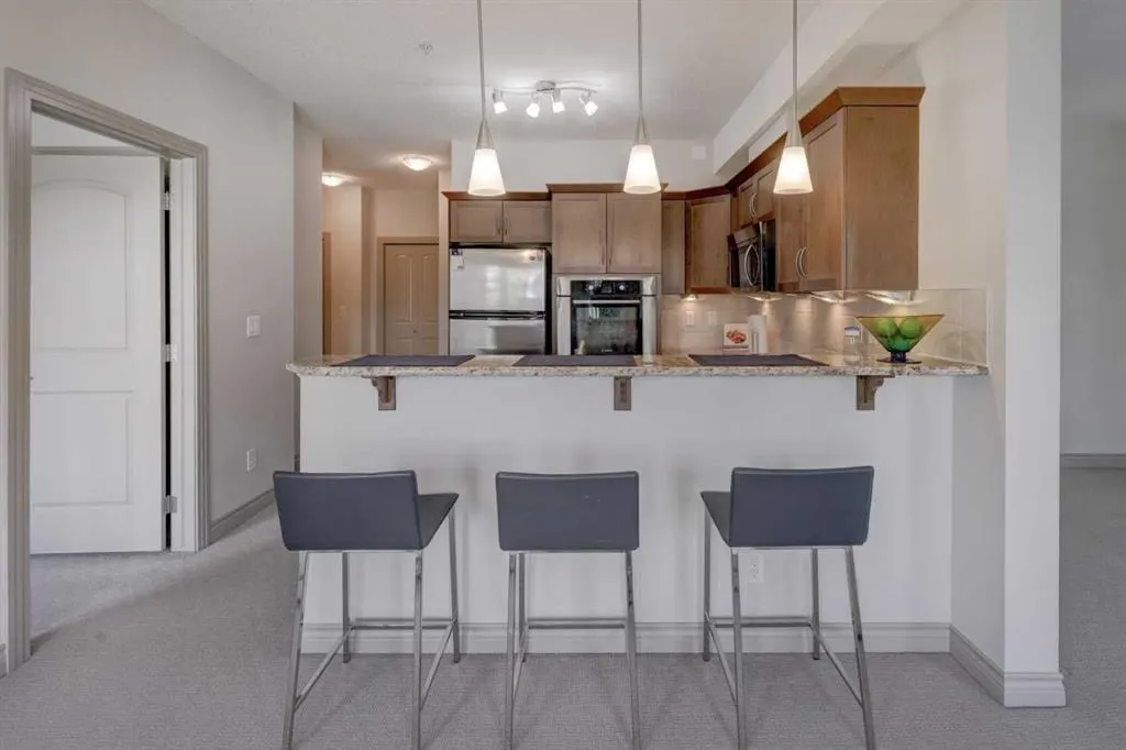 70 Royal Oak Plaza NW #220