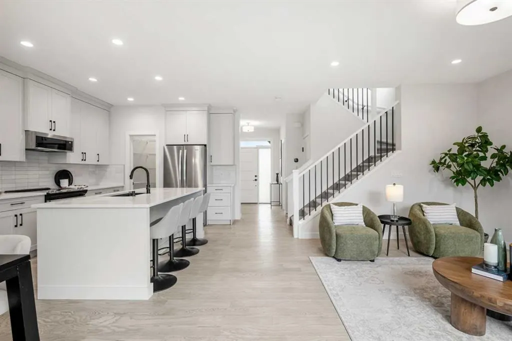 212 Treeline Avenue SW
