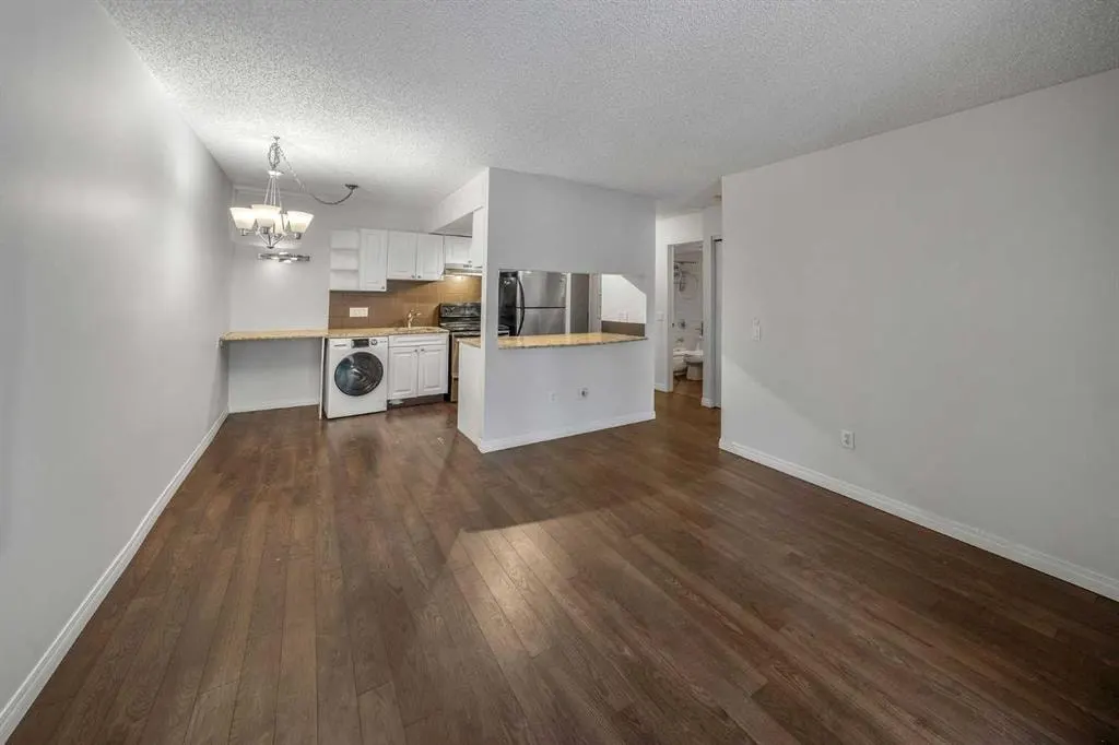 305 25 Avenue SW #205