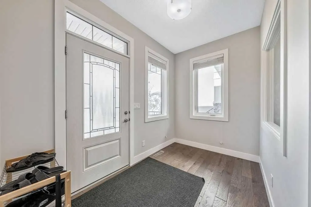 82 Panton View NW