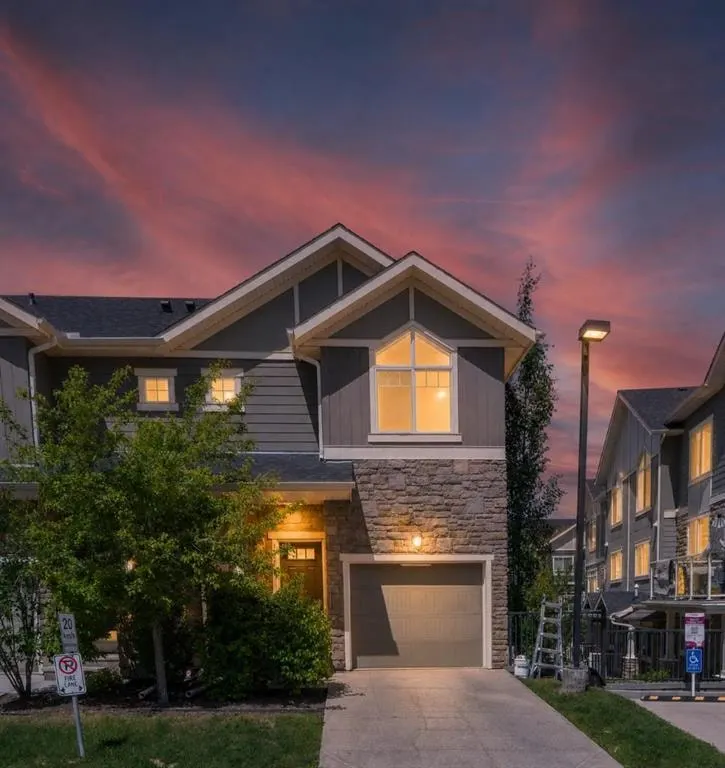 558 Evanston Manor NW
