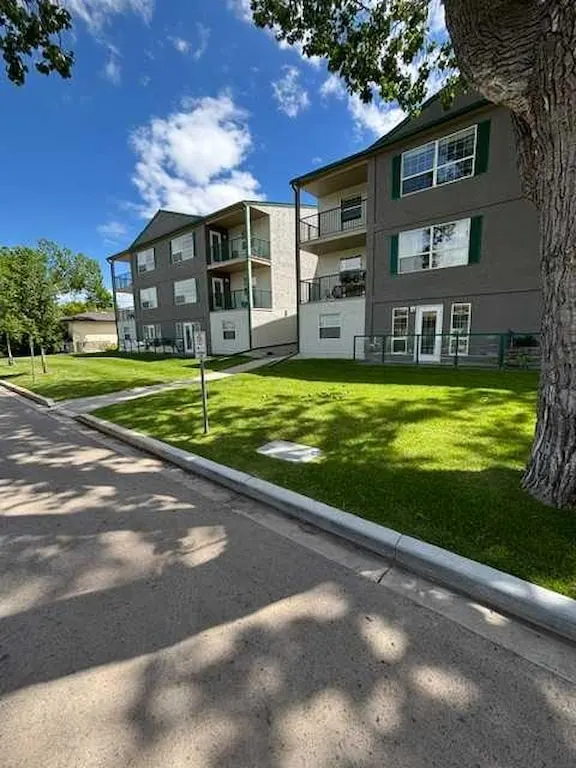 105 7 Avenue SE #302