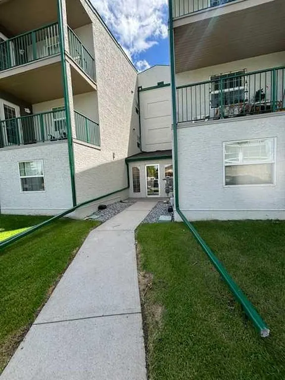 105 7 Avenue SE #302