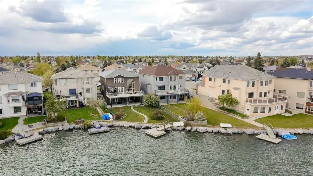 151 Coral Shores Landing NE