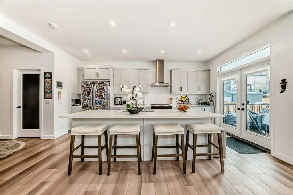 385 Edith Road NW