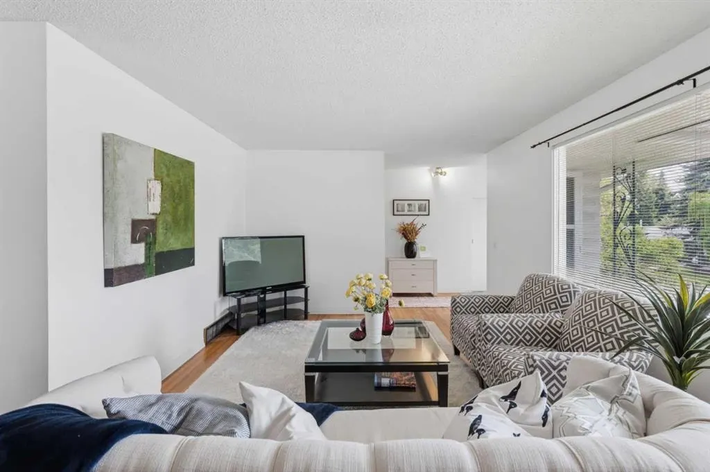 3248 Bearspaw Drive NW