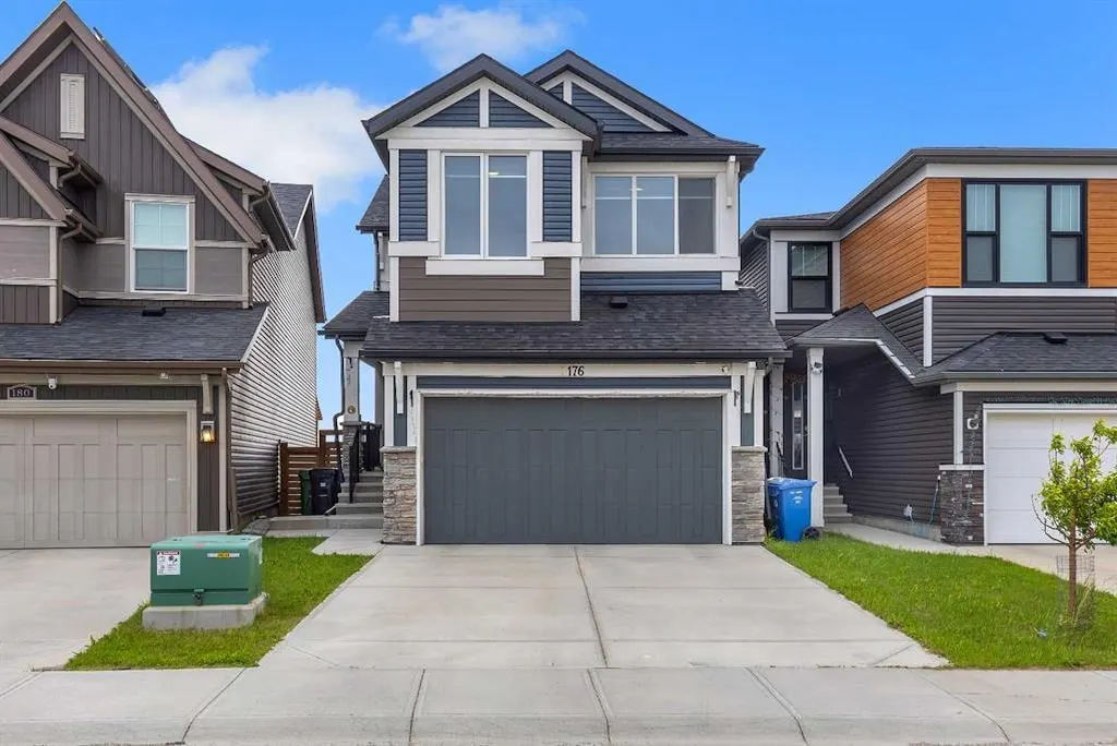 176 Howse Crescent NE