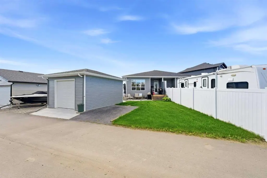 99 Gray Close