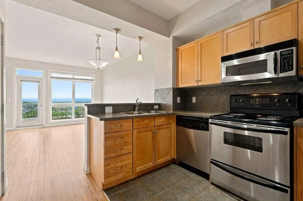 133 Rockyledge View NW #11
