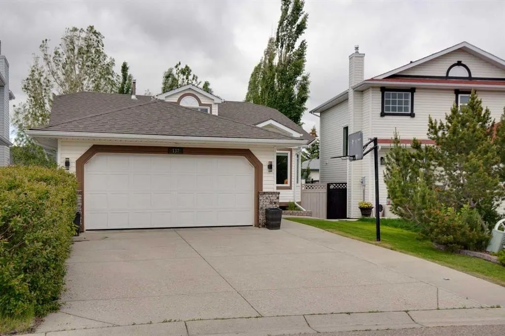 137 Arbour Ridge Circle NW