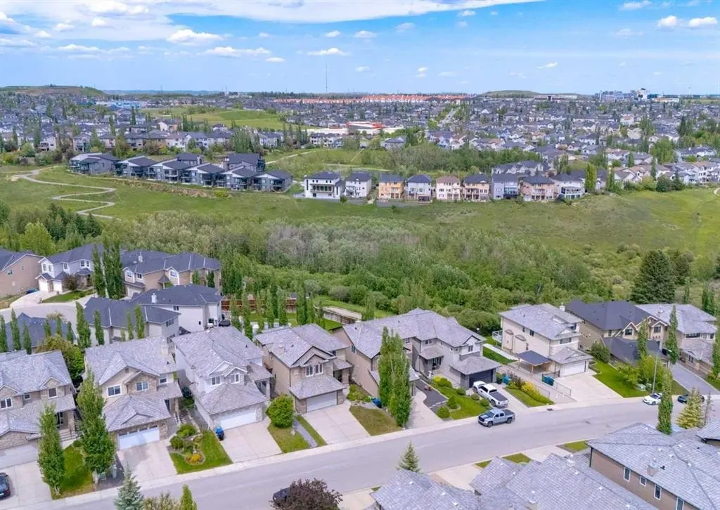 98 Royal Ridge Mount NW