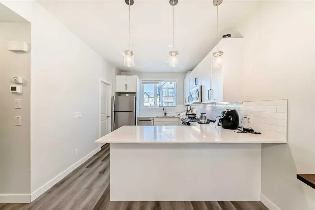 30 Evanscrest Park NW