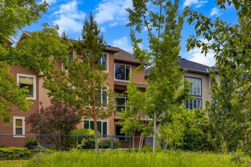 77 Royal Highland Road NW