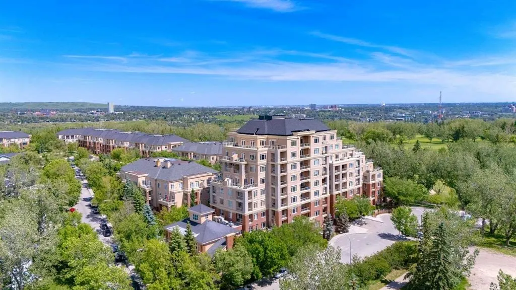 24 Hemlock Crescent SW #3804