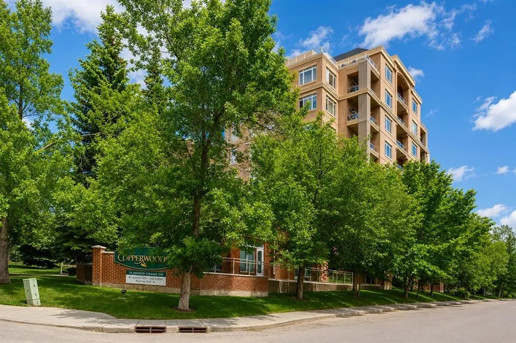 24 Hemlock Crescent SW #3804