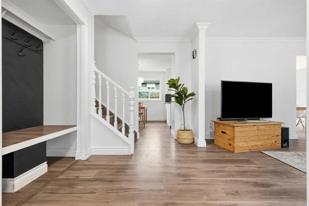 527 Deer Side Place SE