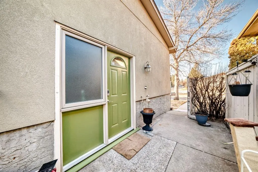 274 Templeview Way NE