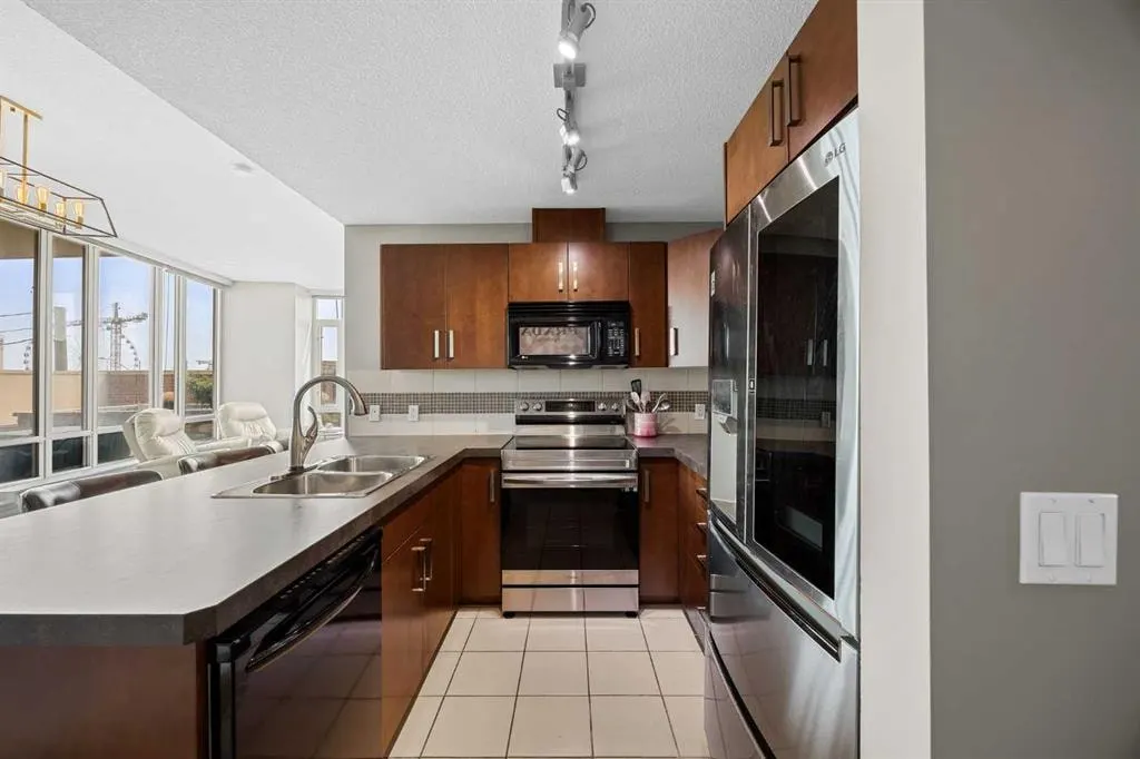 210 15 Avenue SE #206
