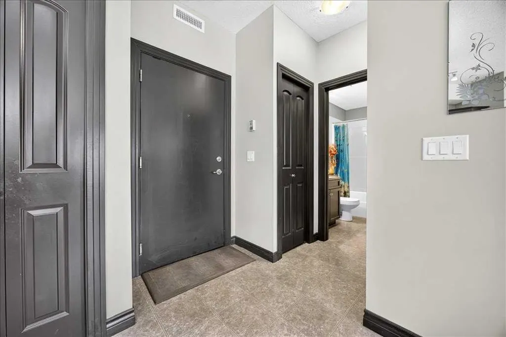30 Royal Oak Plaza NW #218