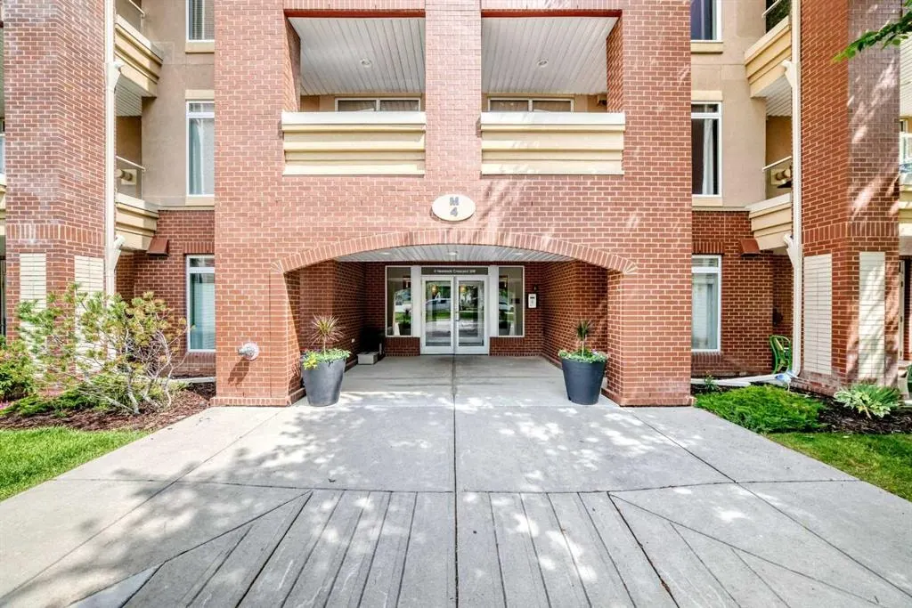 4 Hemlock Crescent SW #103