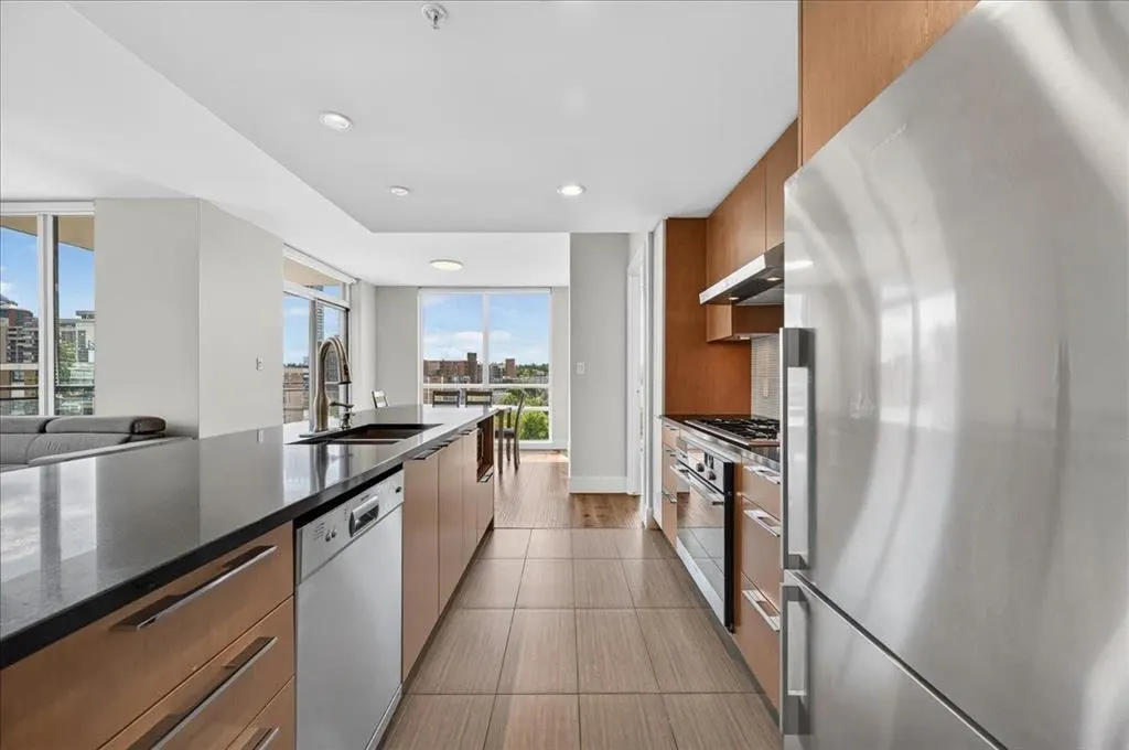 1111 10 Street SW #606