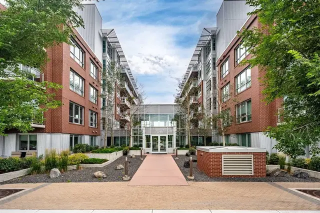 63 Inglewood Park SE #308, Inglewood