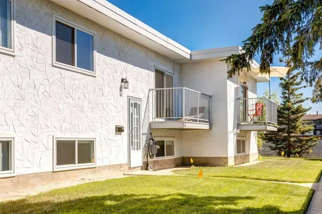 4503 75 Street NW, Bowness