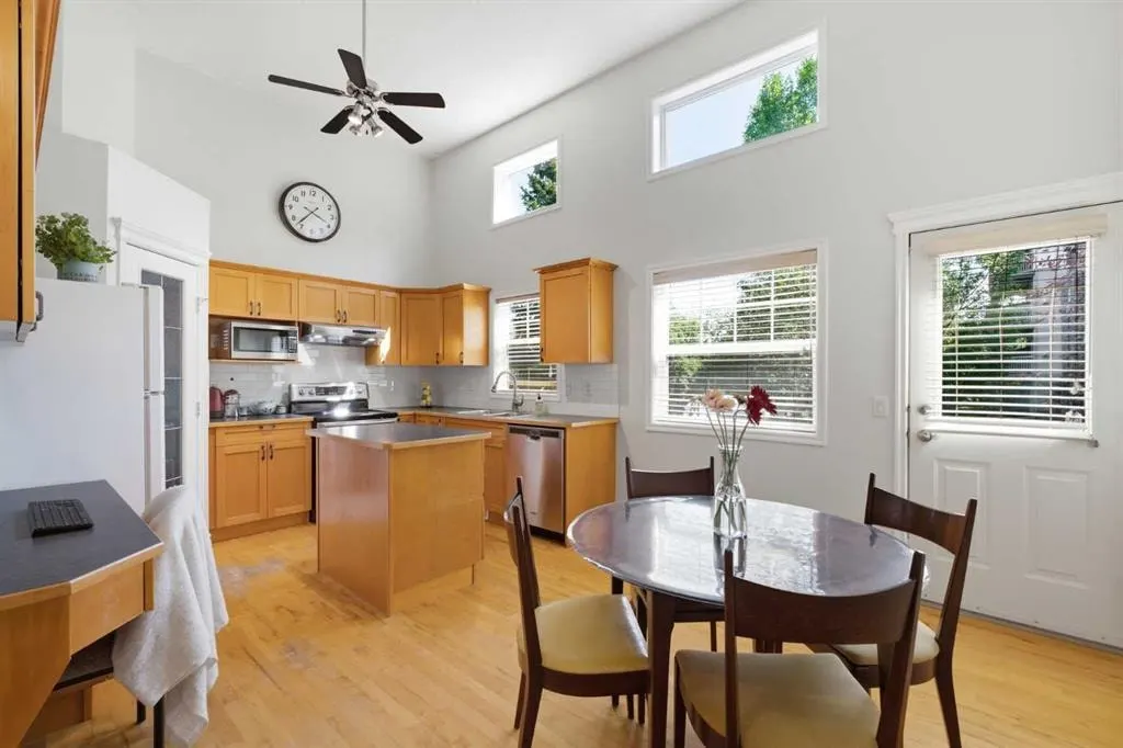 277 Inglewood Grove SE — photo 2