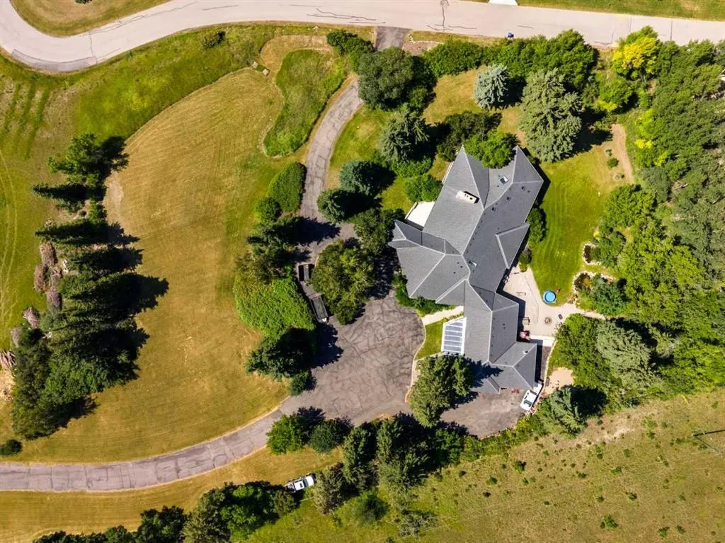 187 Slopeview Drive SW — photo 2