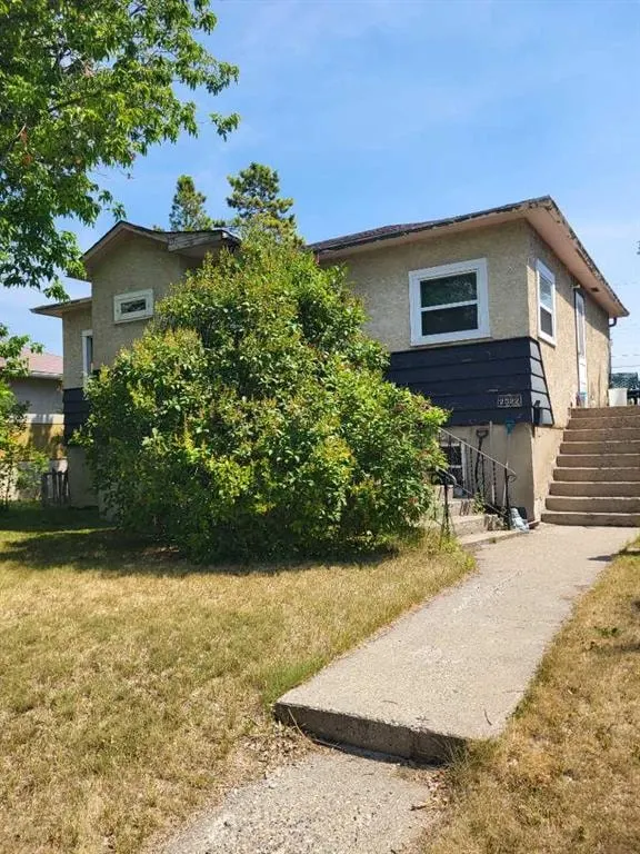 2522 17 Street SE — photo 2
