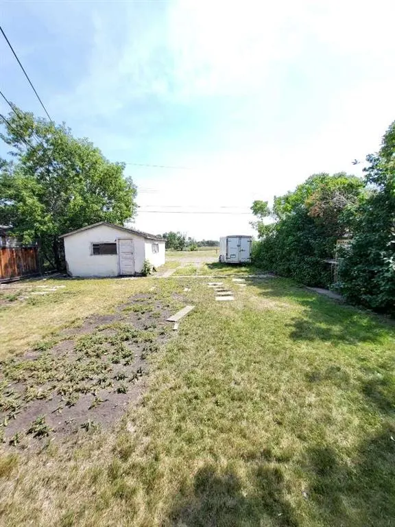 2522 17 Street SE — photo 3